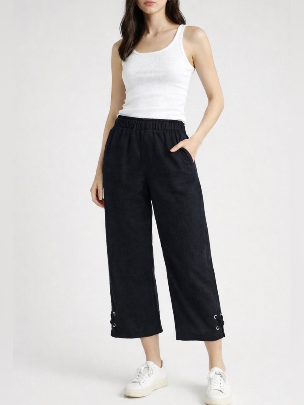 NWT Michael Kors SZ XXS black pull-on capri pant w/criss cross accent at hemline